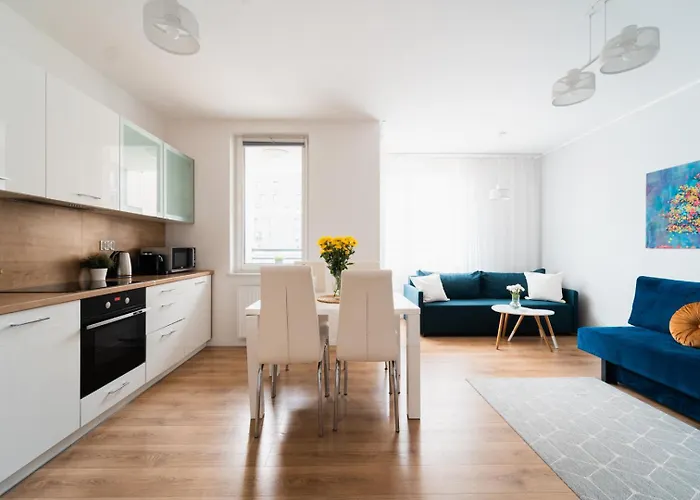 - Near Sky Tower - Private Parking Апартаменты