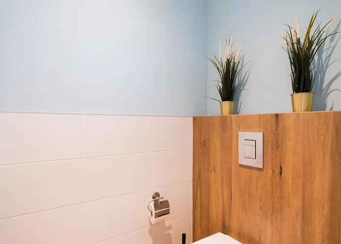 - Near Sky Tower - Private Parking Апартаменты *