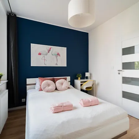 - Near Sky Tower - Private Parking