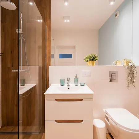 Апартаменты - Near Sky Tower - Private Parking