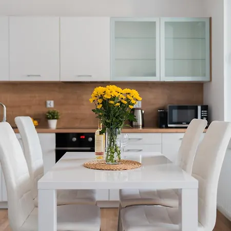 Апартаменты - Near Sky Tower - Private Parking *