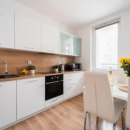 - Near Sky Tower - Private Parking Breslavia