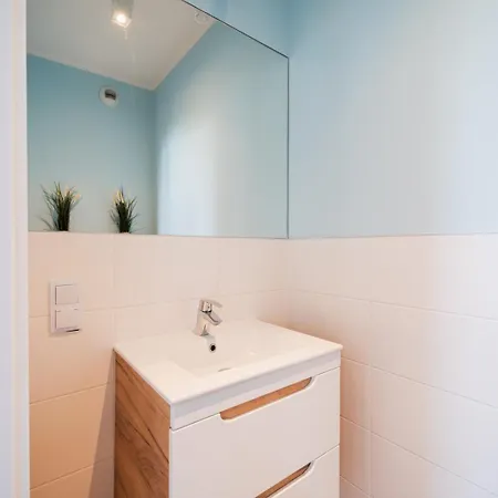 - Near Sky Tower - Private Parking * Breslavia